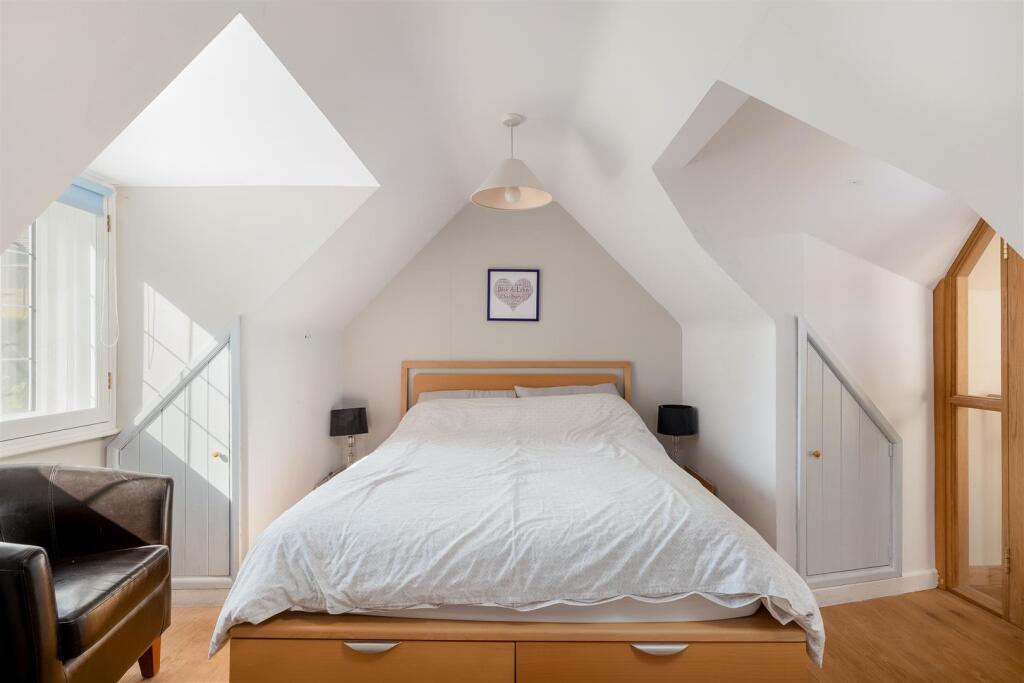 House in Oxford - More