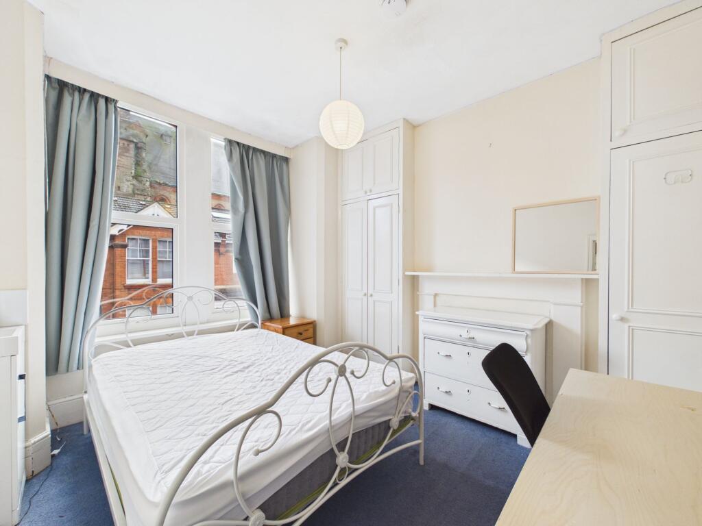 5 bedroom terraced house for rent