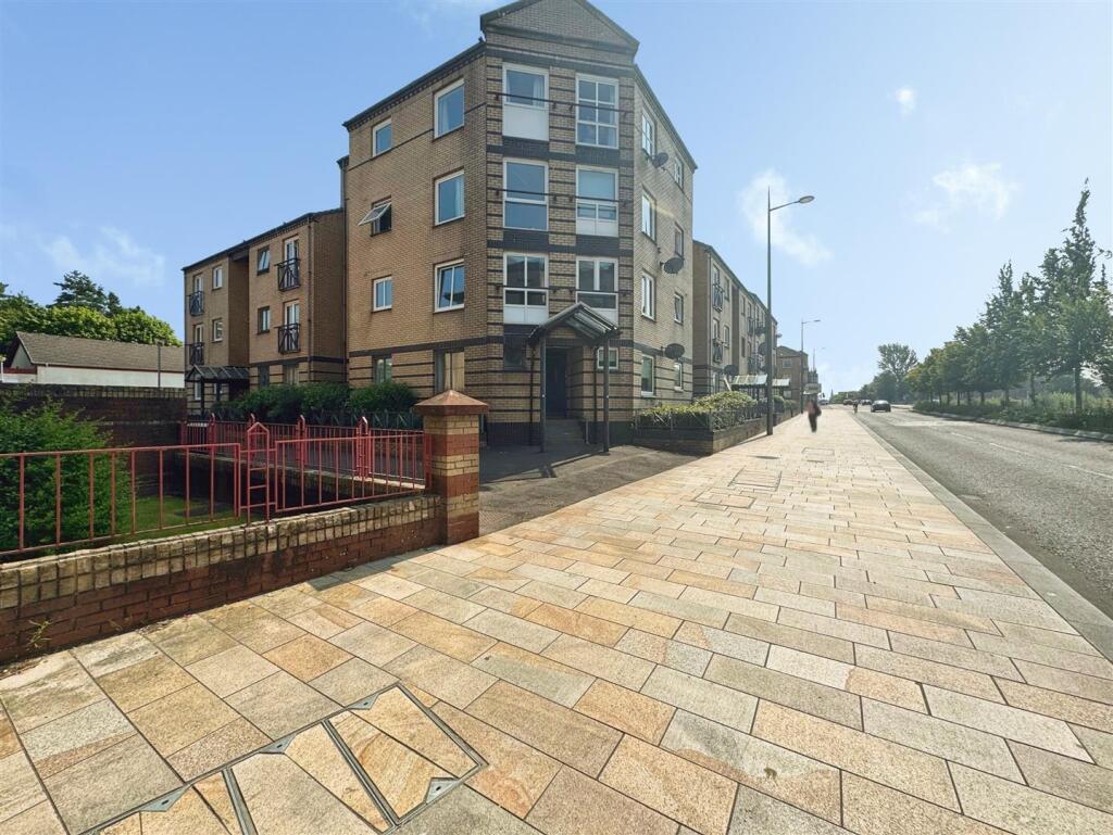 Main image of property: Glasgow Road, Clydebank,G81