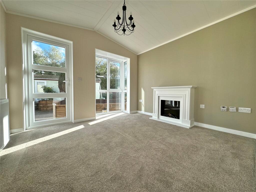 Brookside Park, Hawley Lane, Farnborough, Hampshire, GU14 photo 2