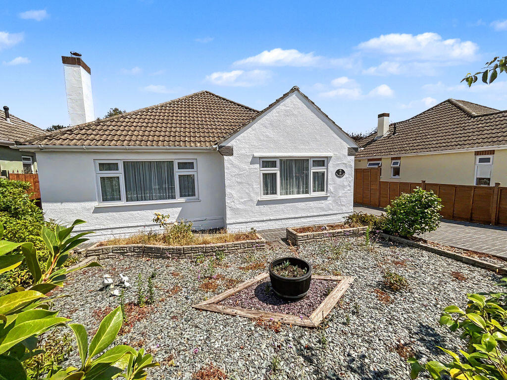 3-bed detached on Christchurch, £549,950