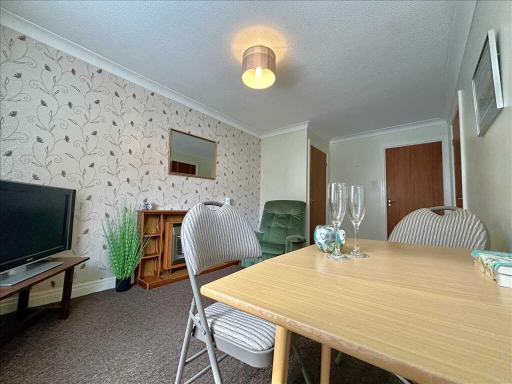 South Crescent Close, Filey photo 4