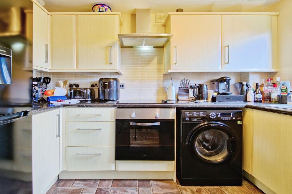 Apartment in Southend-on-Sea - View 4
