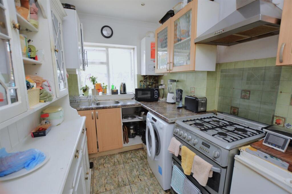 Carter Road, Colliers Wood, Tooting, SW19 photo 4