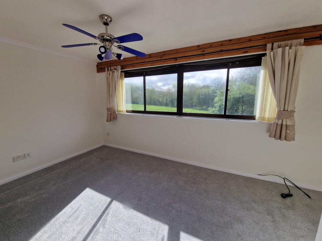 Apartment in Yeovil, Somerset - View 3