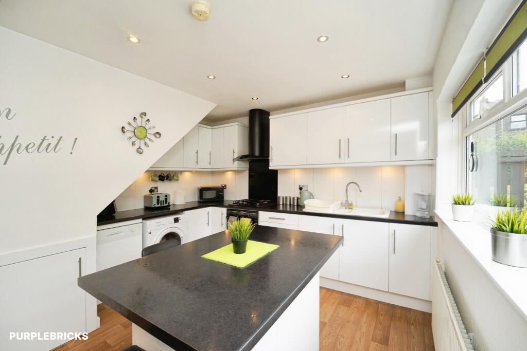 Hillcrest Road, Bradford, BD13 photo 3