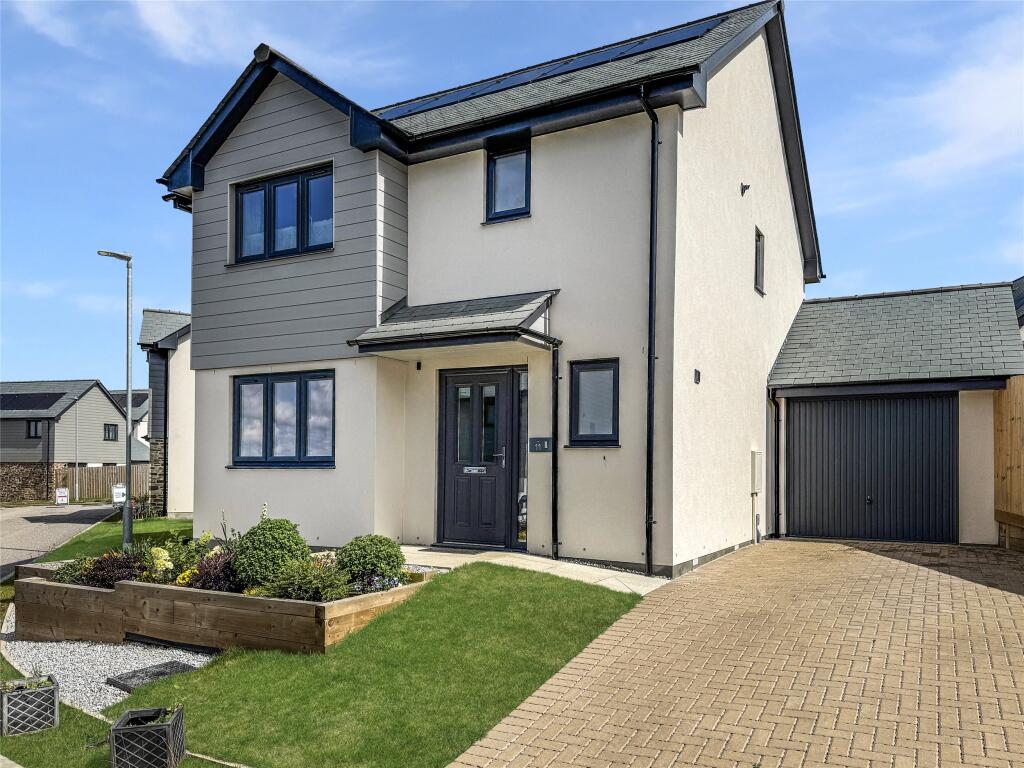 3-bed detached on Oakwood Drive, Bodmin, Cornwall, PL31, £335,000