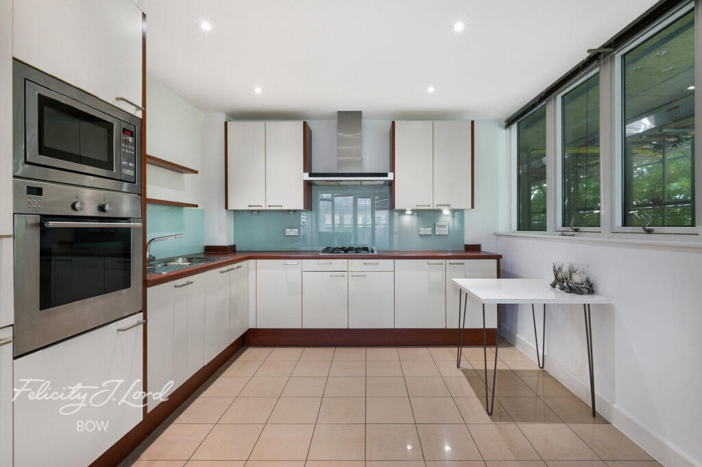 2-bed flat on Rayleigh Road, LONDON, £550,000