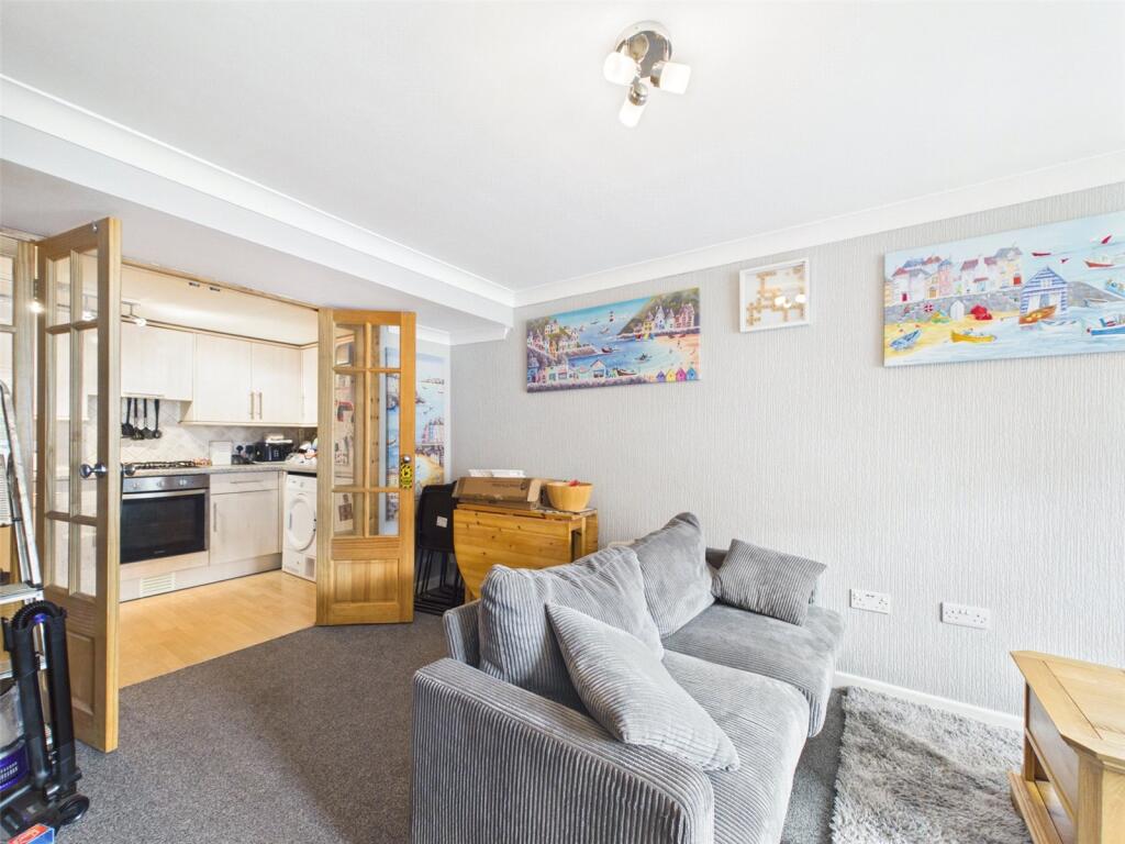Apartment in Christchurch, Pokesdown, Bournemouth - More