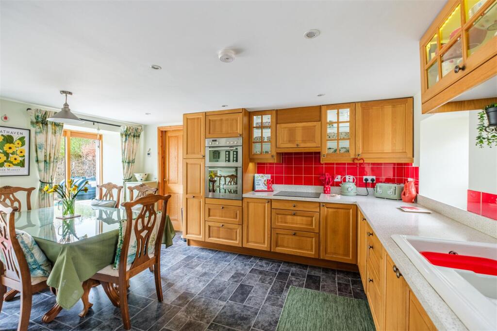 House in Lanark, South Lanarkshire - More