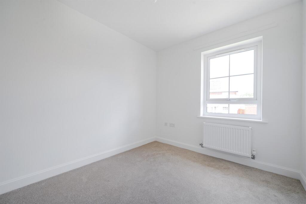 House in Arborfield Green, Finchampstead - View 6