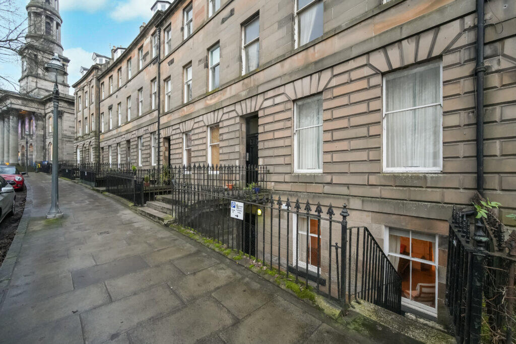 Main image of property: 19a Bellevue Crescent, Bellevue, Edinburgh, EH3 6NF