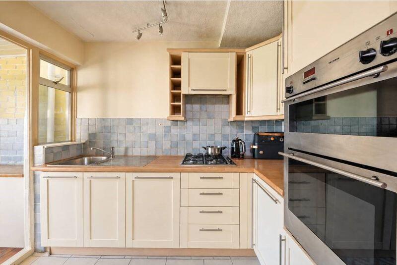 House in London - View 2