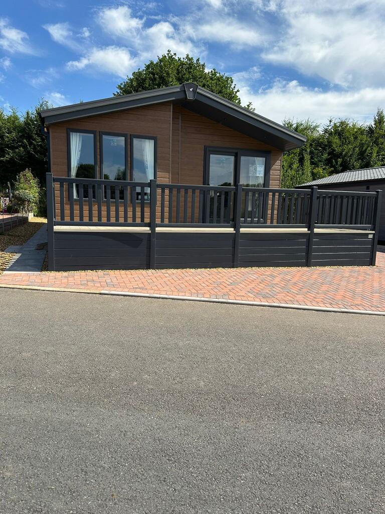 2-bed caravan on Wyre Common, Cleobury Mortimer, DY14 8HQ, £169,999