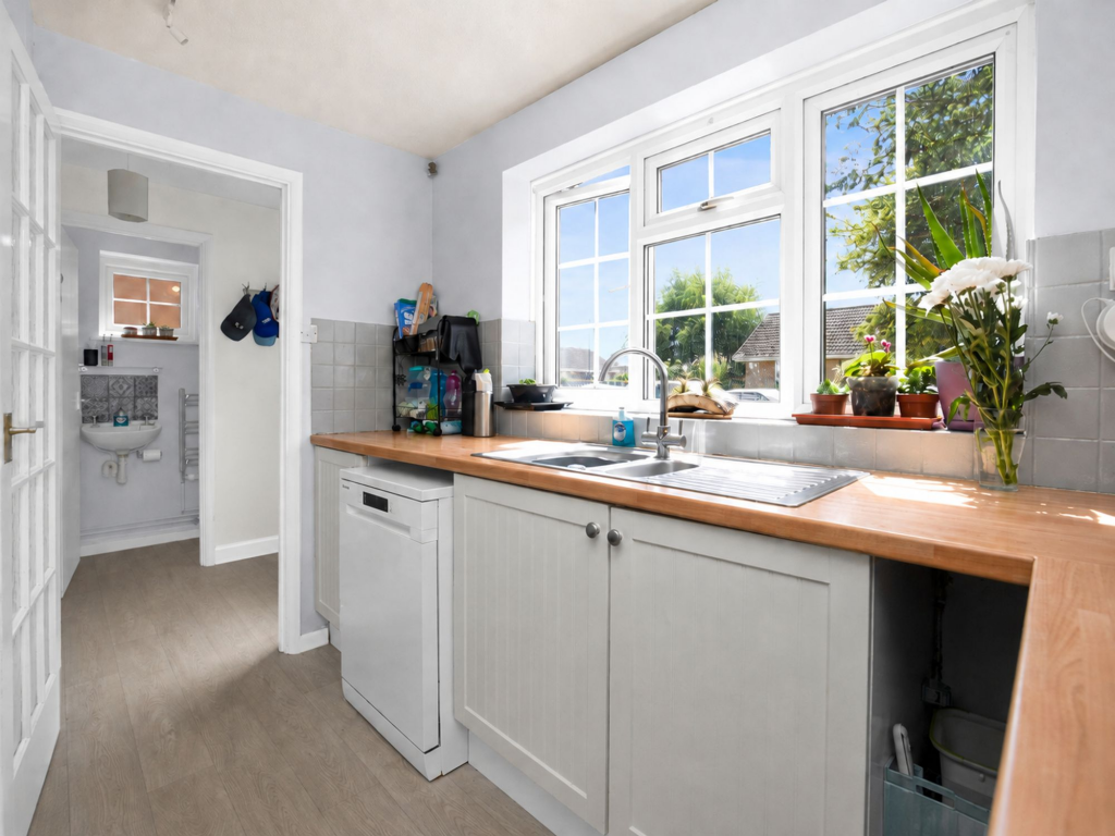 Haywards Close, Felpham, Bognor Regis, PO22 photo 4