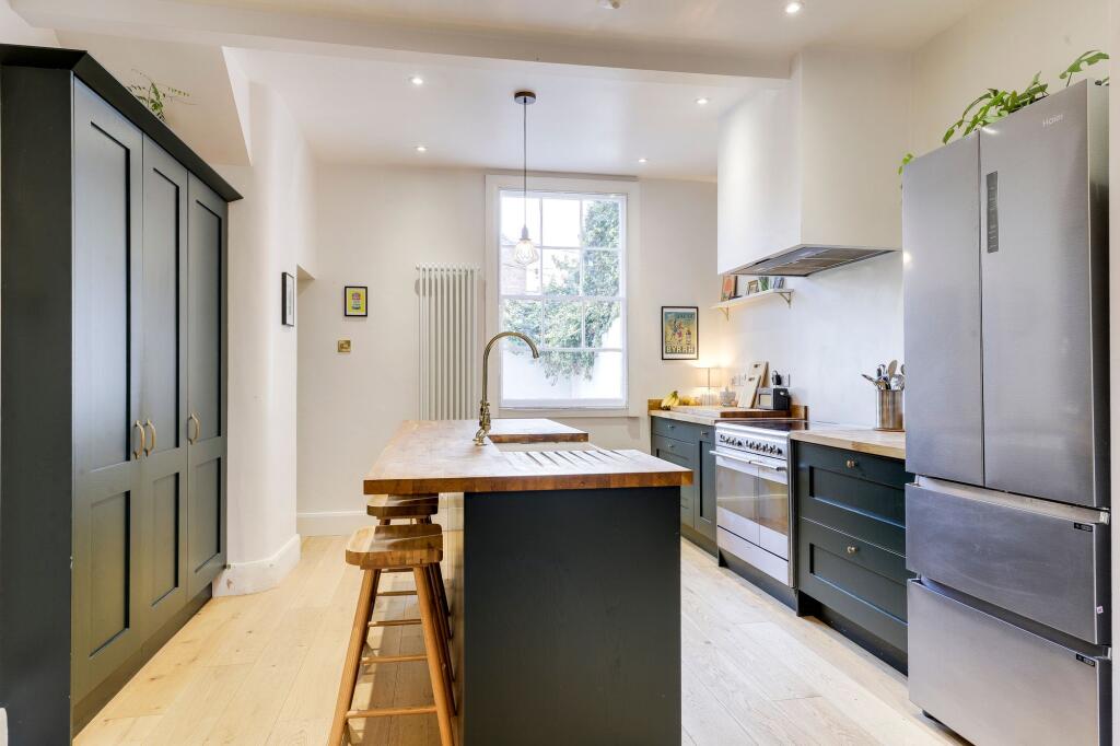 House in Nottingham, Carrington - View 2