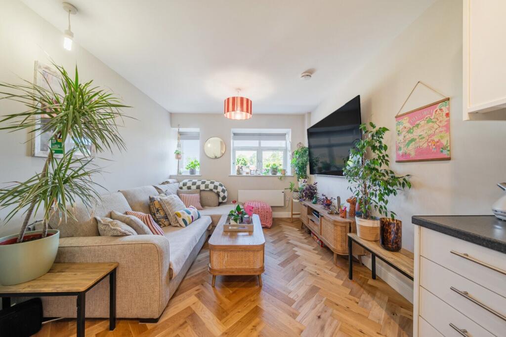 Apartment in Kingston upon Thames - More