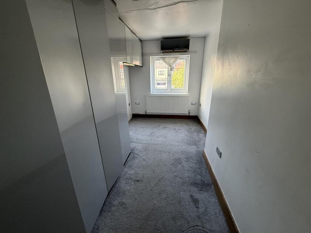 Gainsborough Avenue, London photo 5