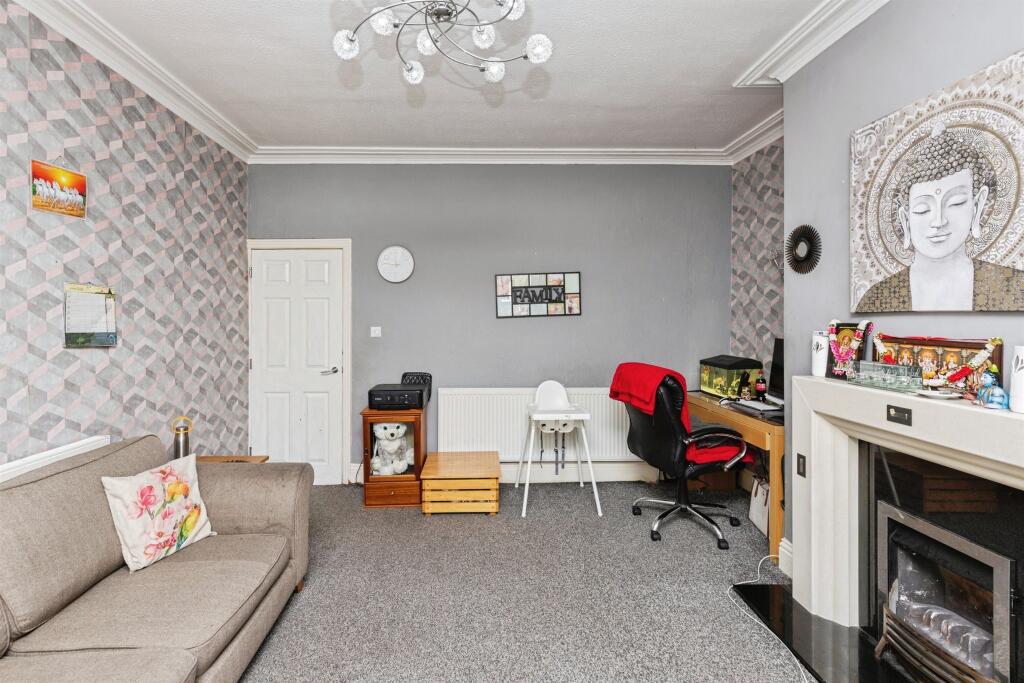 Woodhall Road, Bradford photo 4