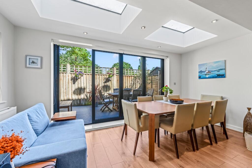 House in Twickenham - View 3