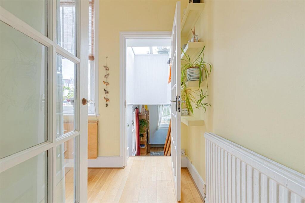 Apartment in London, Queen's Park - View 3