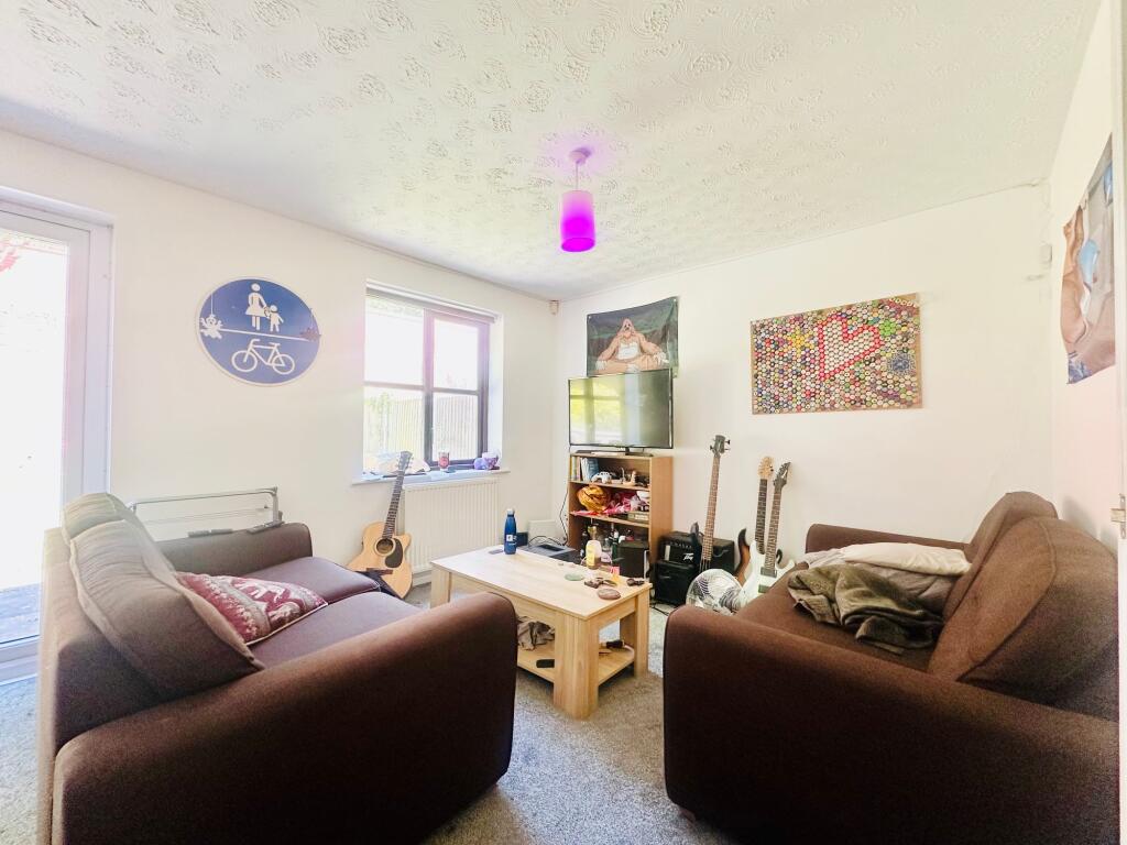 House in Nottingham, Lenton - More