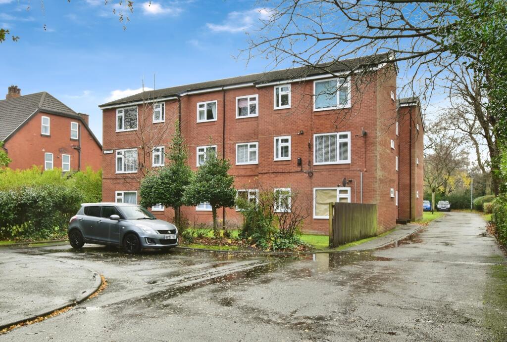 Main image of property: Wellington Road North, Heaton Chapel, Stockport, Cheshire, SK4