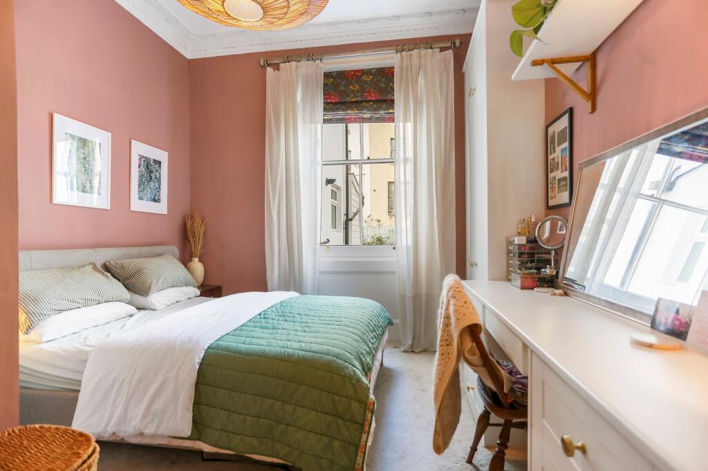 Apartment in Hove, Brunswick - View 3