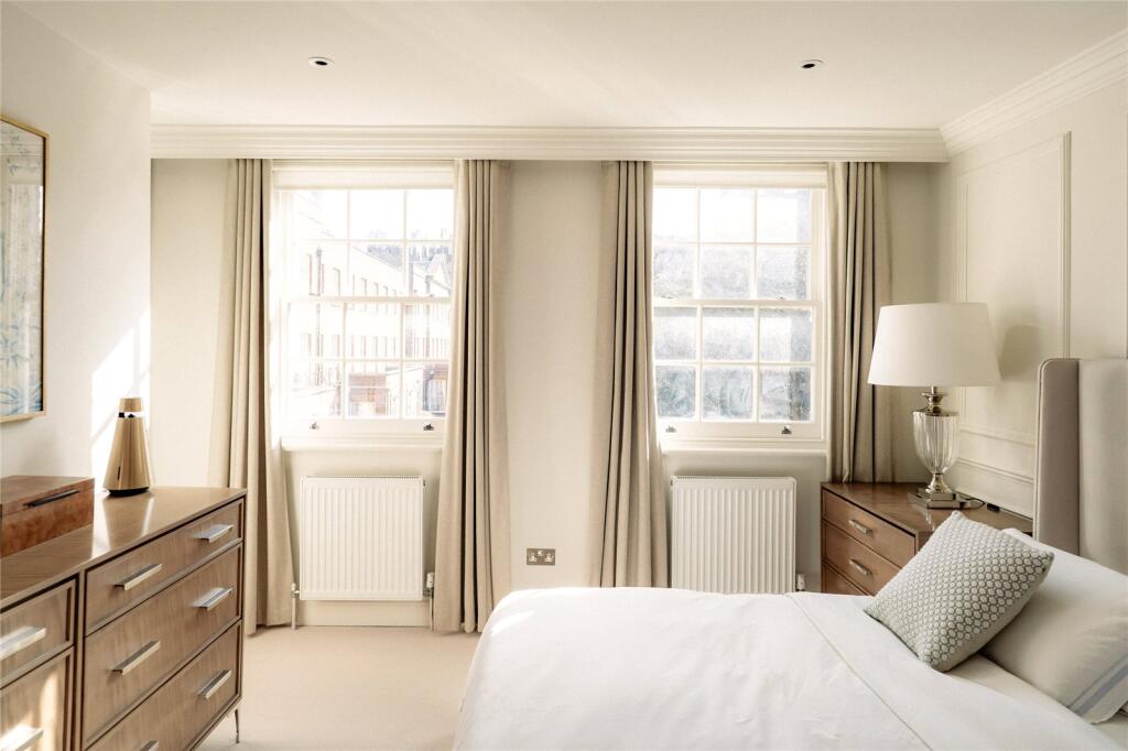 House in London, Somerset Square, Kensington - More