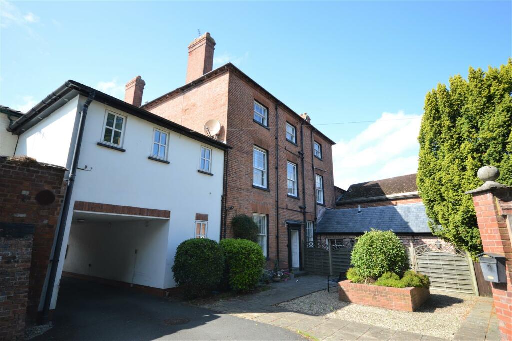 Main image of property: 33 South Street, Leominster, Herefordshire