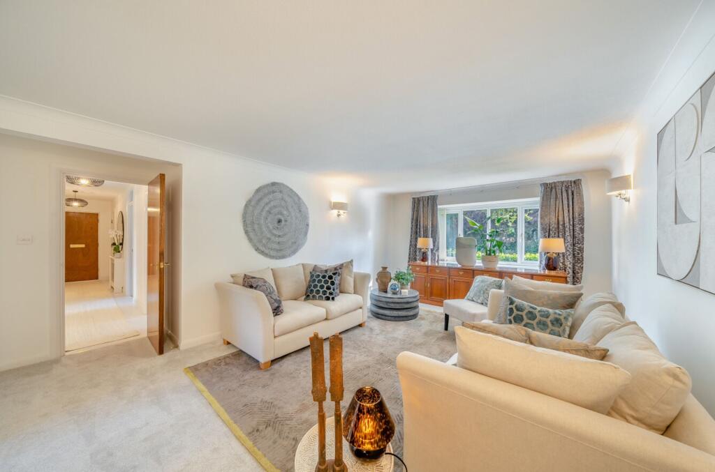 3-bed flat on Gloucester Road, Kingsclere Court Gloucester Road, EN5, £500,000