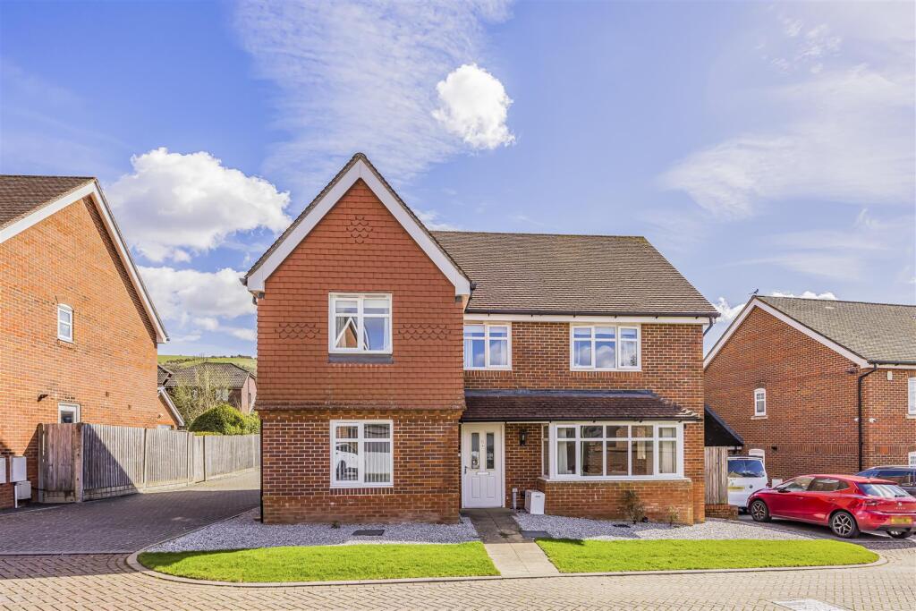 Main image of property: Henwood Grove, Clanfield, Waterlooville