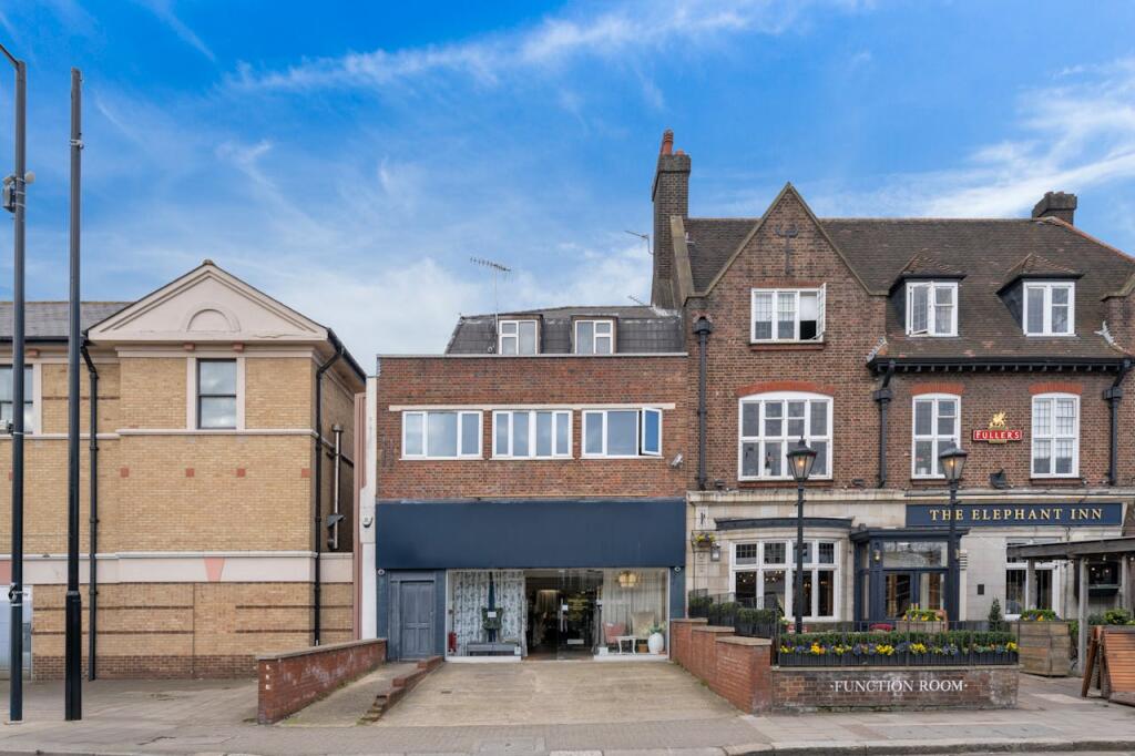 Main image of property: 281 Ballards Lane, London, N12 8NR