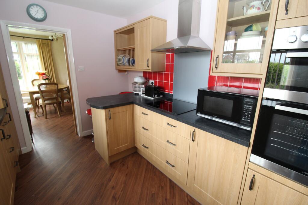 House in Stoke Mandeville, Buckinghamshire - More
