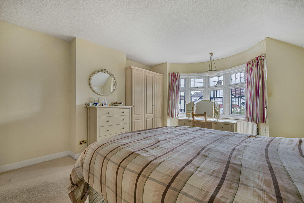 House in Dartford - More