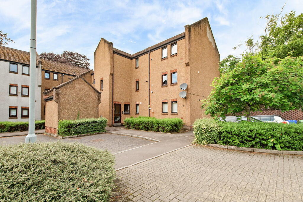 Main image of property: 2 Tulligarth Park, Alloa, FK10