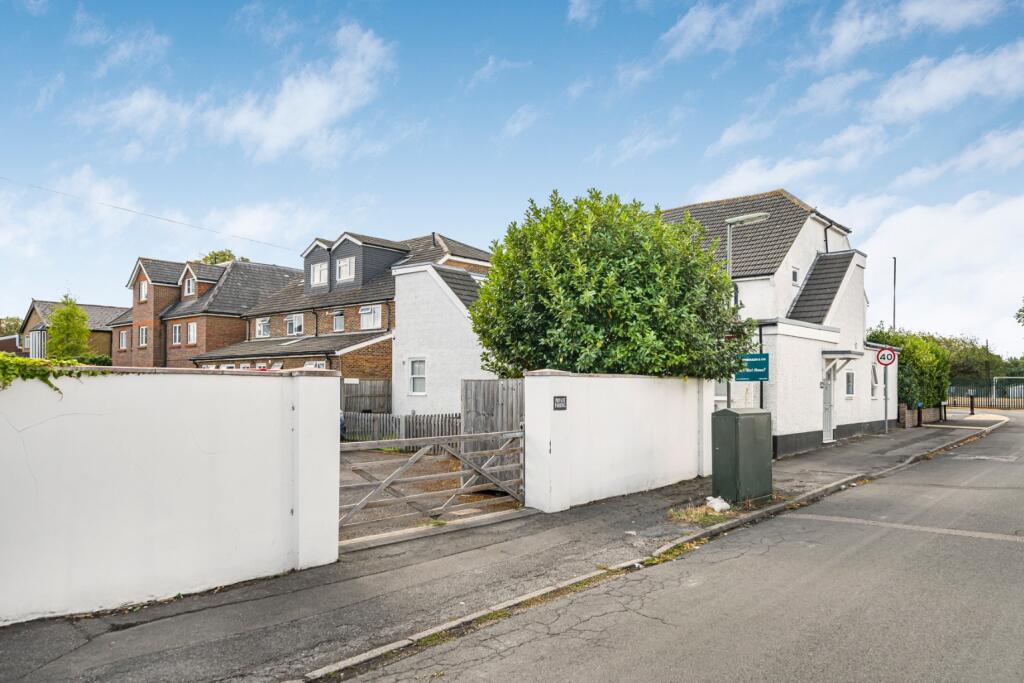 Apartment in Spelthorne, Ashford Common, Charlton - View 2