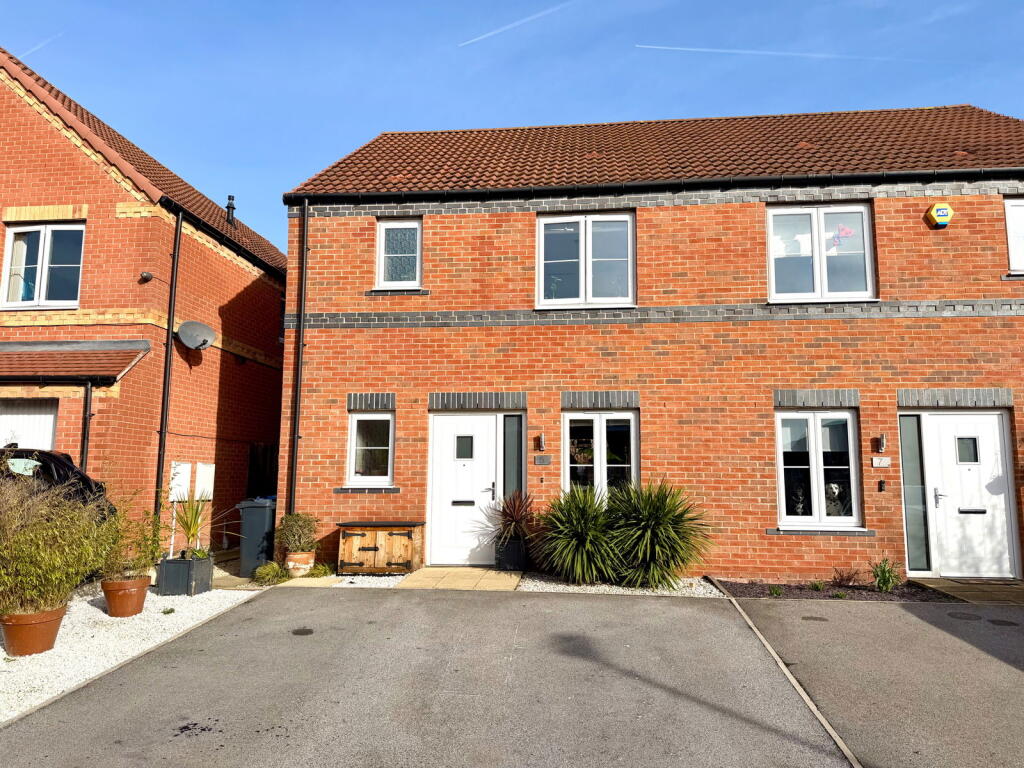 3-bed semi-detached on Brattice Way, Mapplewell, Barnsley, S75 6GX, £260,000