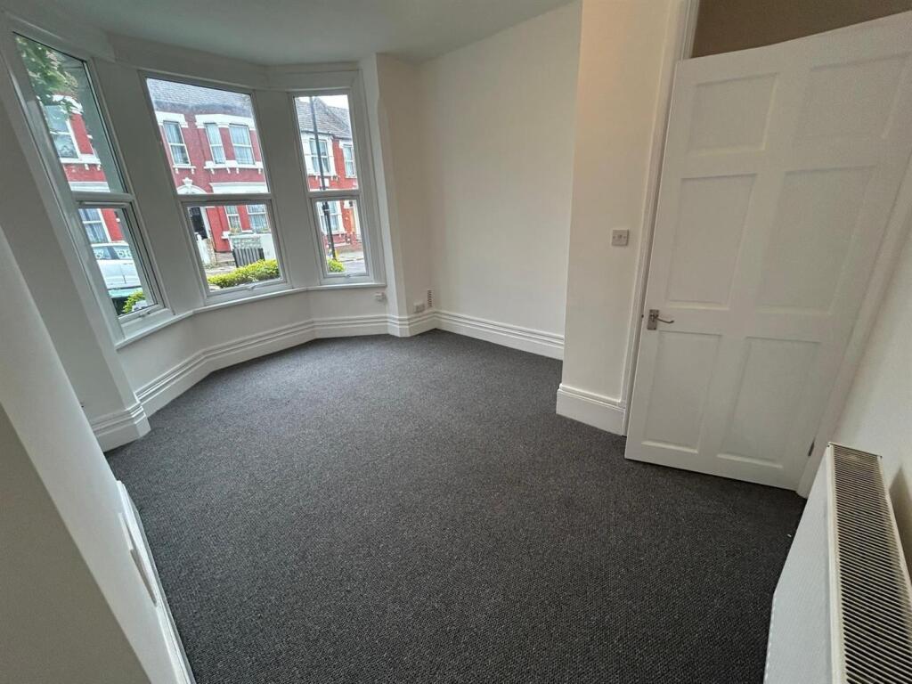 Apartment in London, West Green - View 2