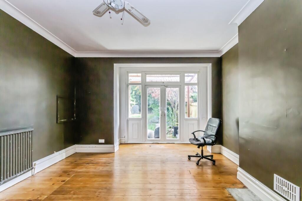 House in Purley - View 5
