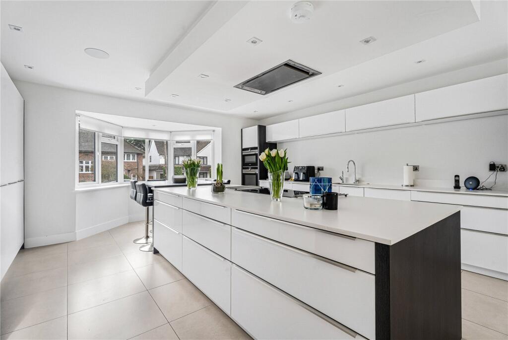 House in Radlett, Battlers Green, Aldenham - View 4