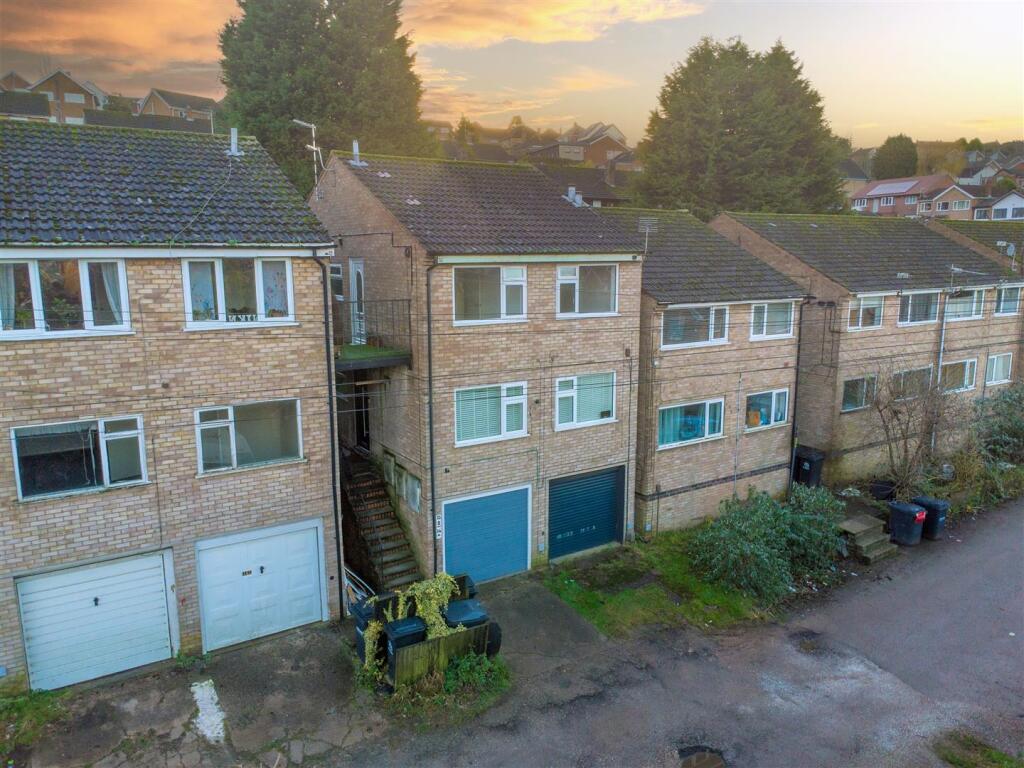 2-bed flat on Beckett Court, Gedling, Nottingham, £125,000