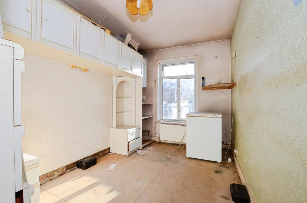 20 Capel Road, Watford photo 3