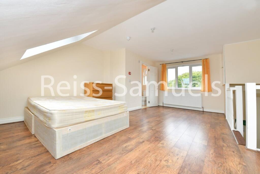 6 bedroom semi-detached house for rent
