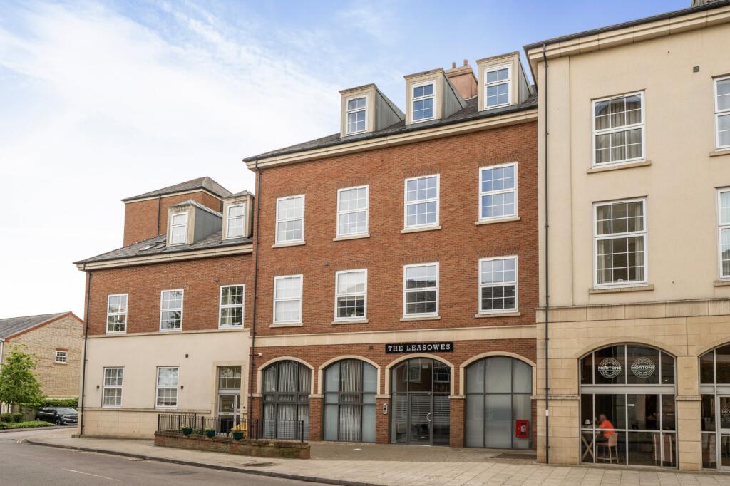 Apartment in Solihull, Dickens Heath - View 2