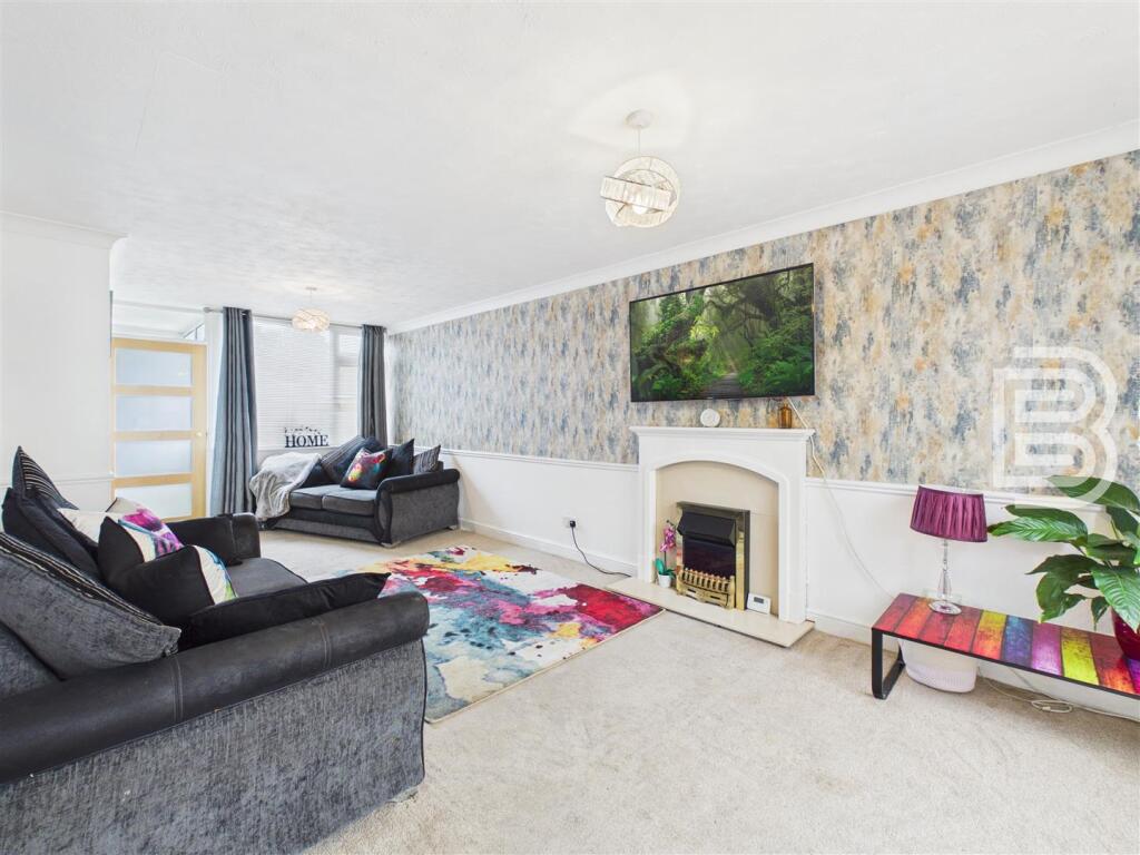 House in Rugby, Overslade - More