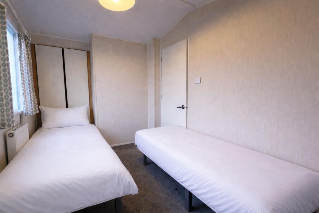 Willerby Johnson CL Caravan, Chichester Lakeside Holiday Park, Vinnetrow Road, Chichester, West Sussex, PO20 1QH - More