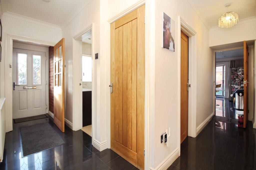 Coplow Crescent, Syston, LE7 photo 4