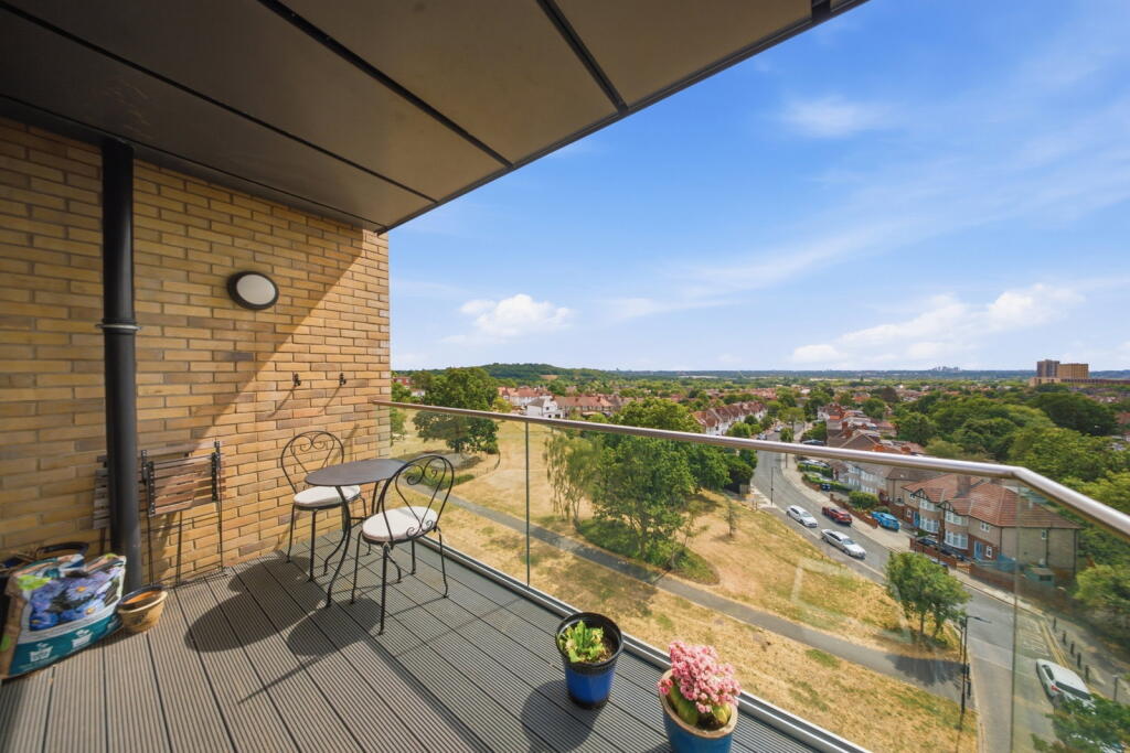 Apartment in Southall - View 3