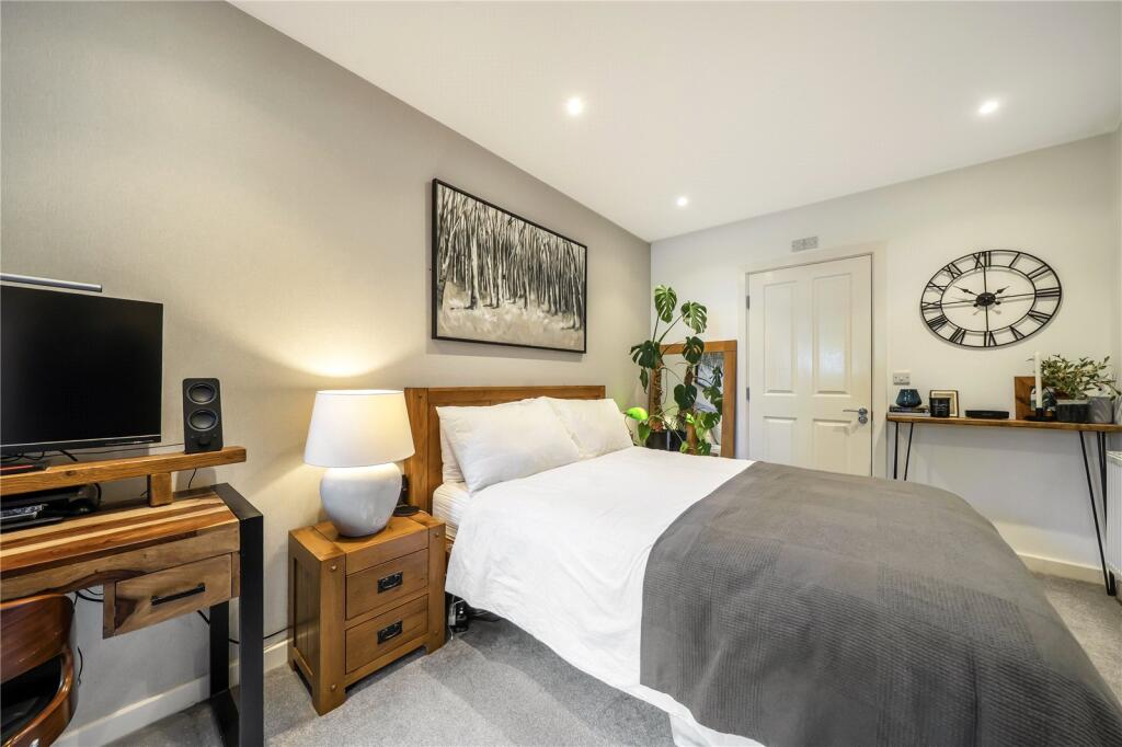 Apartment in London, Forestdale - View 5